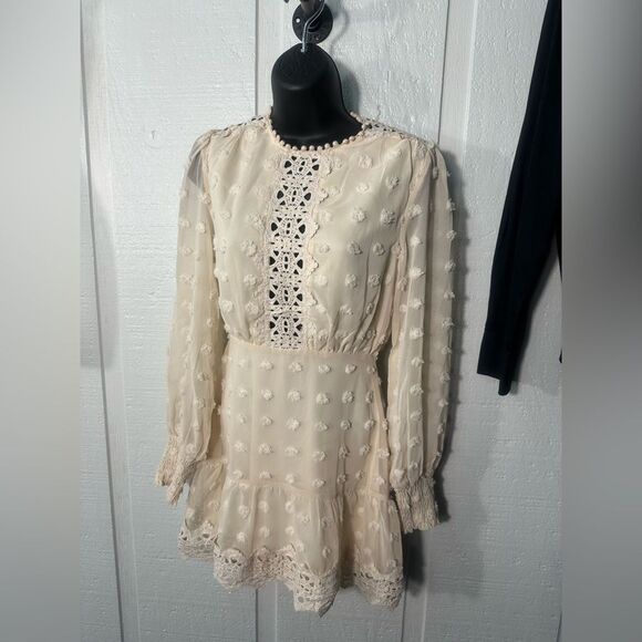 Lulu's Dresses & Skirts - Lulus Beige Long Sleeve Dress Size XXS EUC